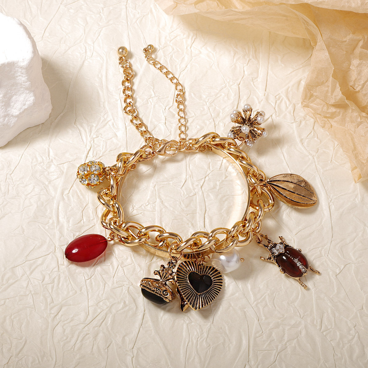 Unique Vintage-Inspired Double Layer Heart and Insect Pendant Chain Bracelet - Versatile Casual Accessory for Any Occasion