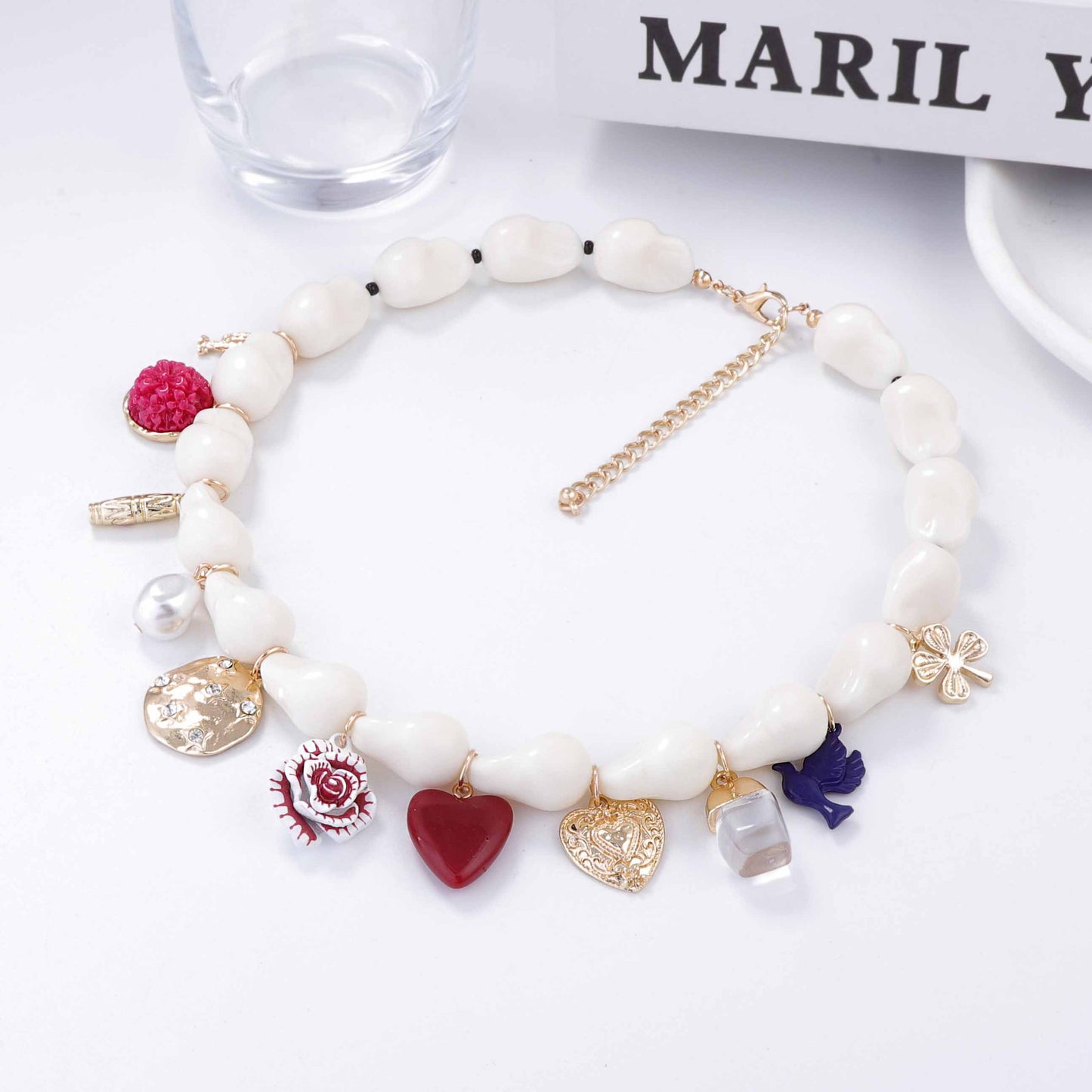 Stunning Minimalist Baroque-Inspired Faux Pearl Drop Oil Alloy Heart Insect Flower Pendant Necklace for Women - Elegant and Unique Collarbone Chain
