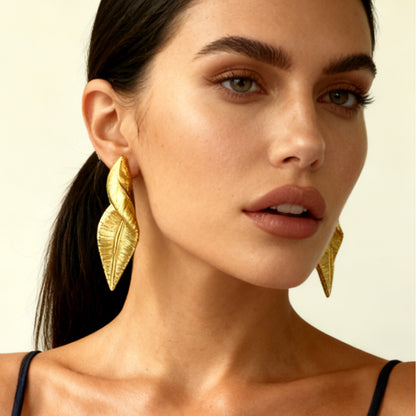Chic Vintage-Inspired Irregular Leaf Earrings with Twisted Texture - Bold and Elegant Statement Jewelry for Women