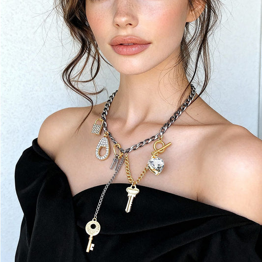 Chic Minimalist Geometric Alloy Key Lock Pendant Necklace for Women – Effortlessly Elegant and Versatile Casual Accessory