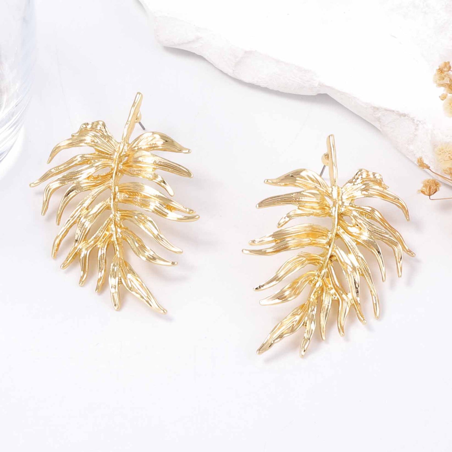 Exquisite Lightweight Luxury Unique Creative Alloy Betel Leaf-Inspired Women's Earrings – Versatile Everyday Accessory for Effortless Style