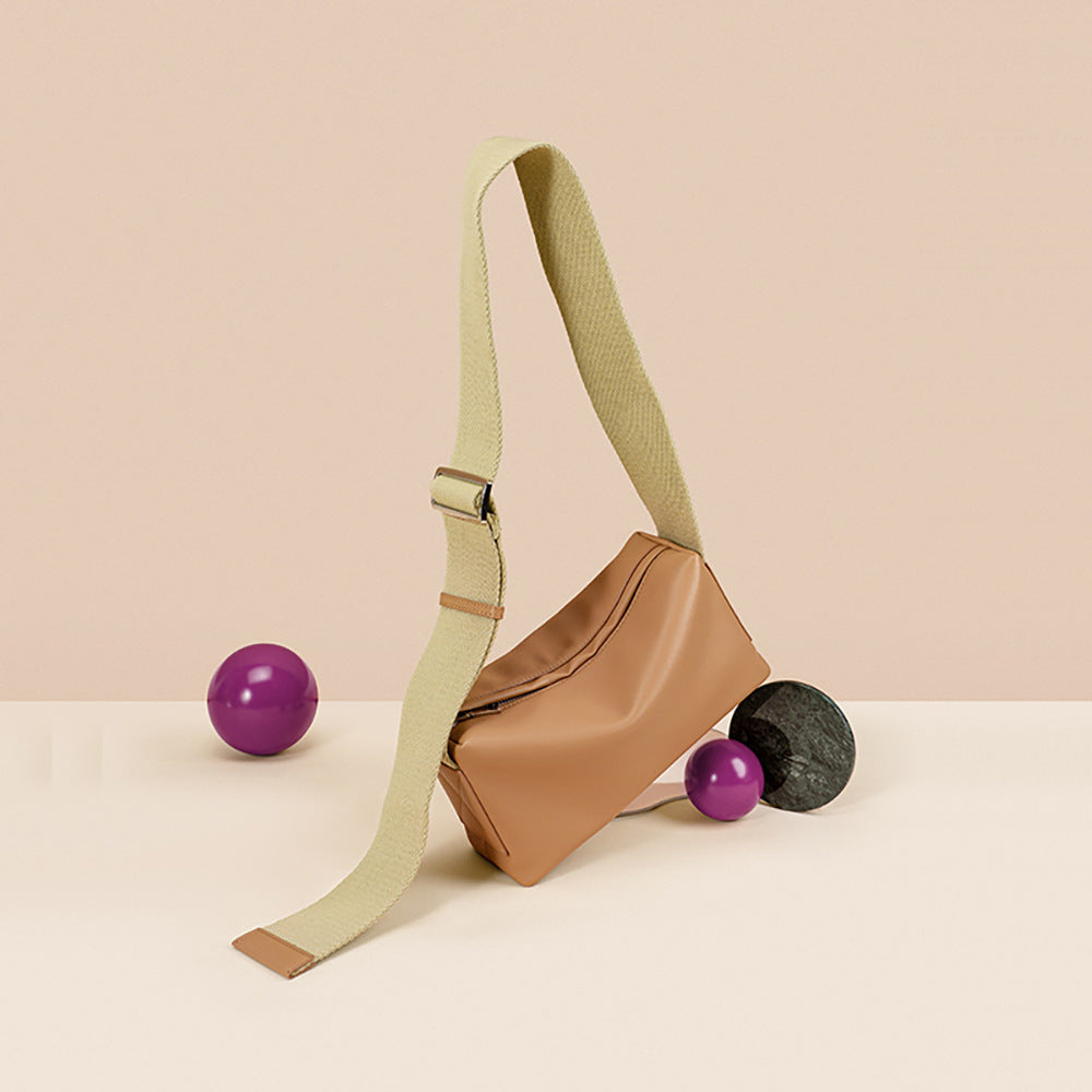 Wide Woven Shoulder Strap Women's Casual Pillow Bag Luxurious Soft Leather Crossbody Handbag for a Relaxed Chic Look