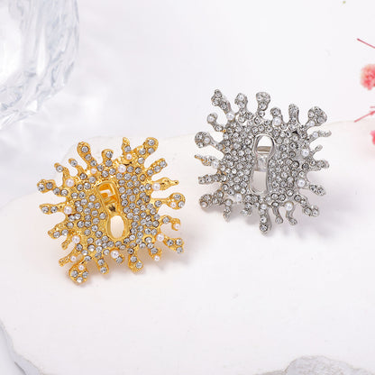 Elegant Vintage Alloy Full Diamond Lock Keyhole Brooch - Luxurious and Sophisticated Women’s Accessory for Timeless Style