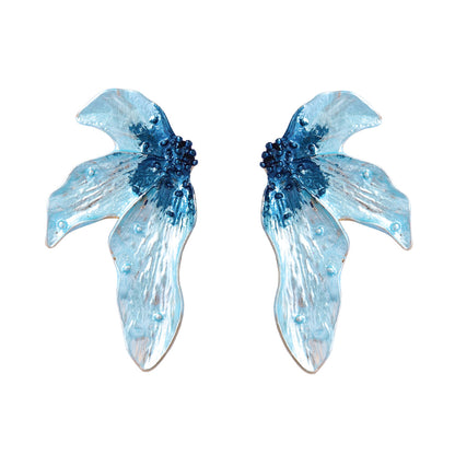 Elegant and Minimalist Alloy Leaf Earrings – Luxurious Yet Affordable Fashion Statement for Women – Versatile, Lightweight, and Trendy Design Perfect for Any Occasion