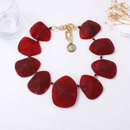 Chic and Unique Geometric Resin Necklace with Bold, Luxurious Design for Effortless Style