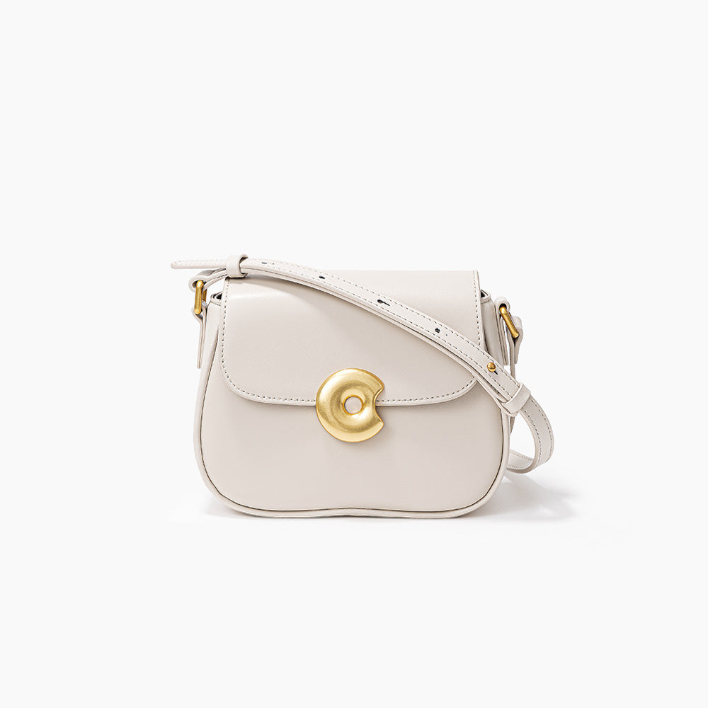 Chic Saddle Bag Minimalist Retro Style Leather Shoulder Bag for Women Versatile Crossbody Purse Ideal for Commuting and Everyday Fashion