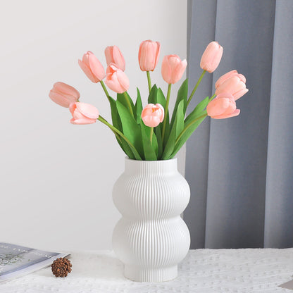 Luxurious Touch Moisturizing Faux Tulip Bouquet - Elegant Home Décor for Living Rooms, Chic Bridal Handheld Arrangements, Realistic Silk Tulip Flowers