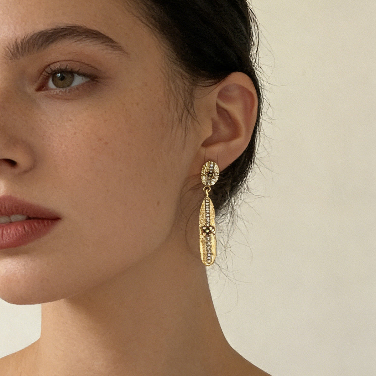 Vintage-Inspired Geometric 3D Flower Earrings with Micro-Paved Rhinestones – Versatile Luxury Jewelry for Women