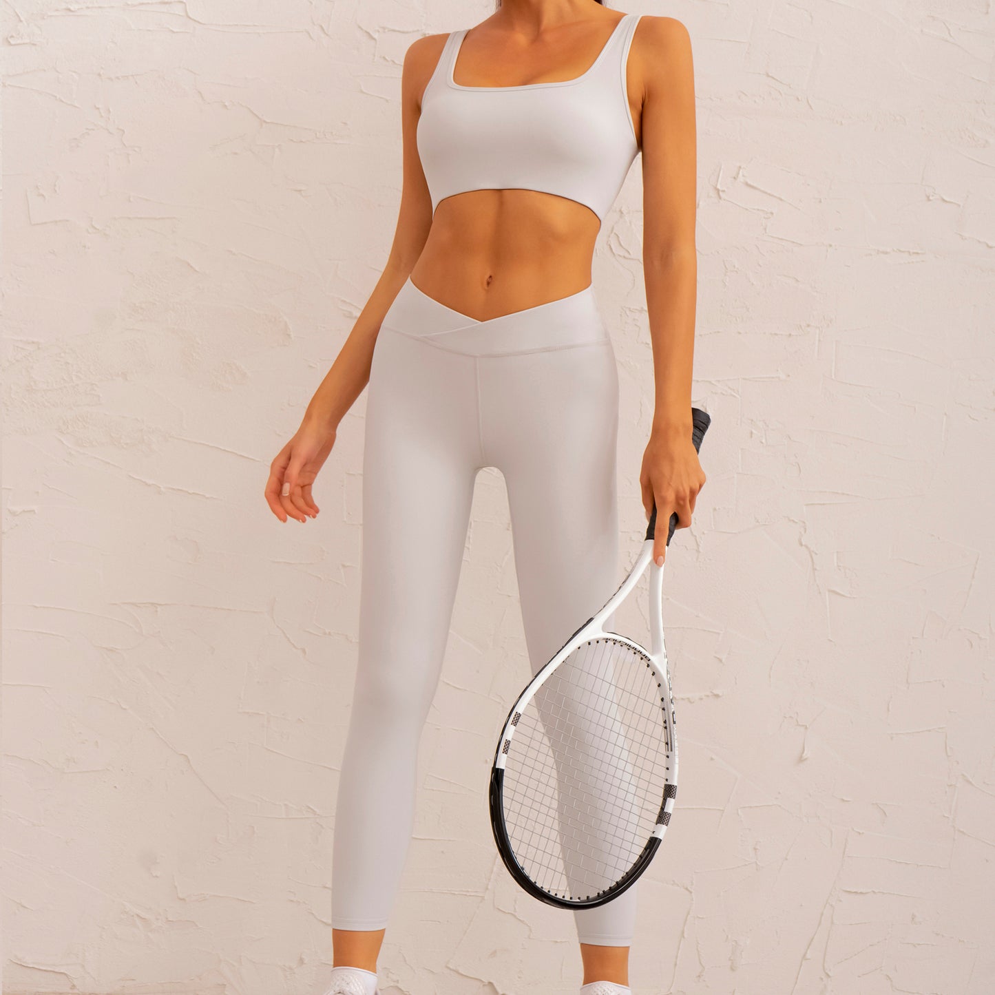 Seamless Strappy Sports Bra and High Waisted Yoga Pants Set for Maximum Support and Comfort for Activewear and Yoga Enthusiasts