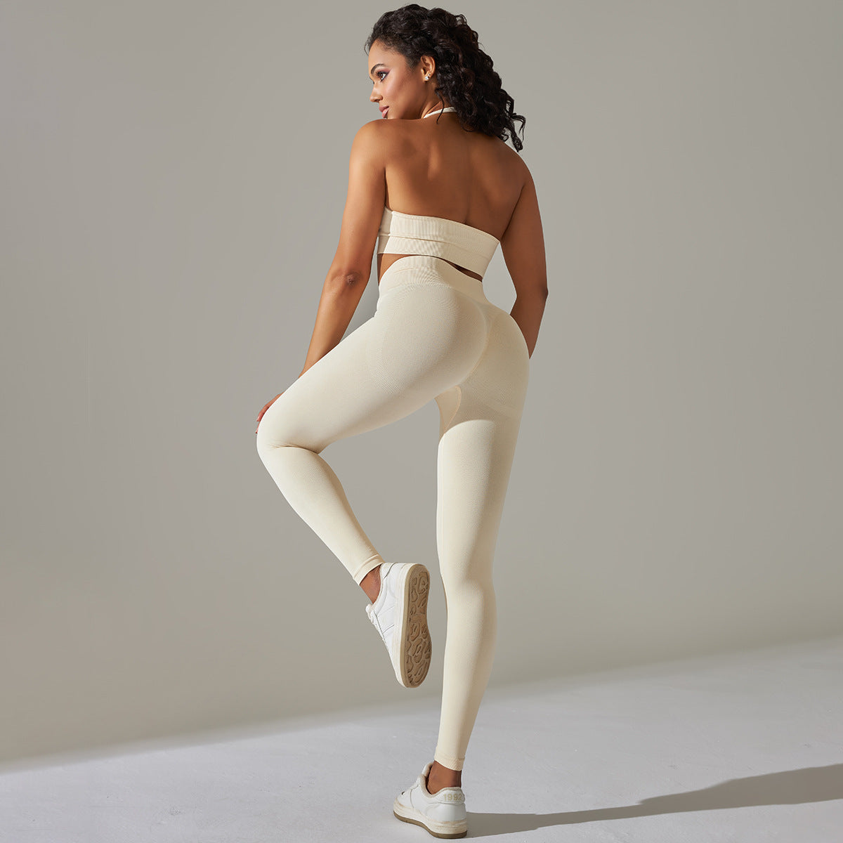 Seamless Back Bralette Yoga Shorts and Peach Butt Leggings Set for Running Fitness and Yoga