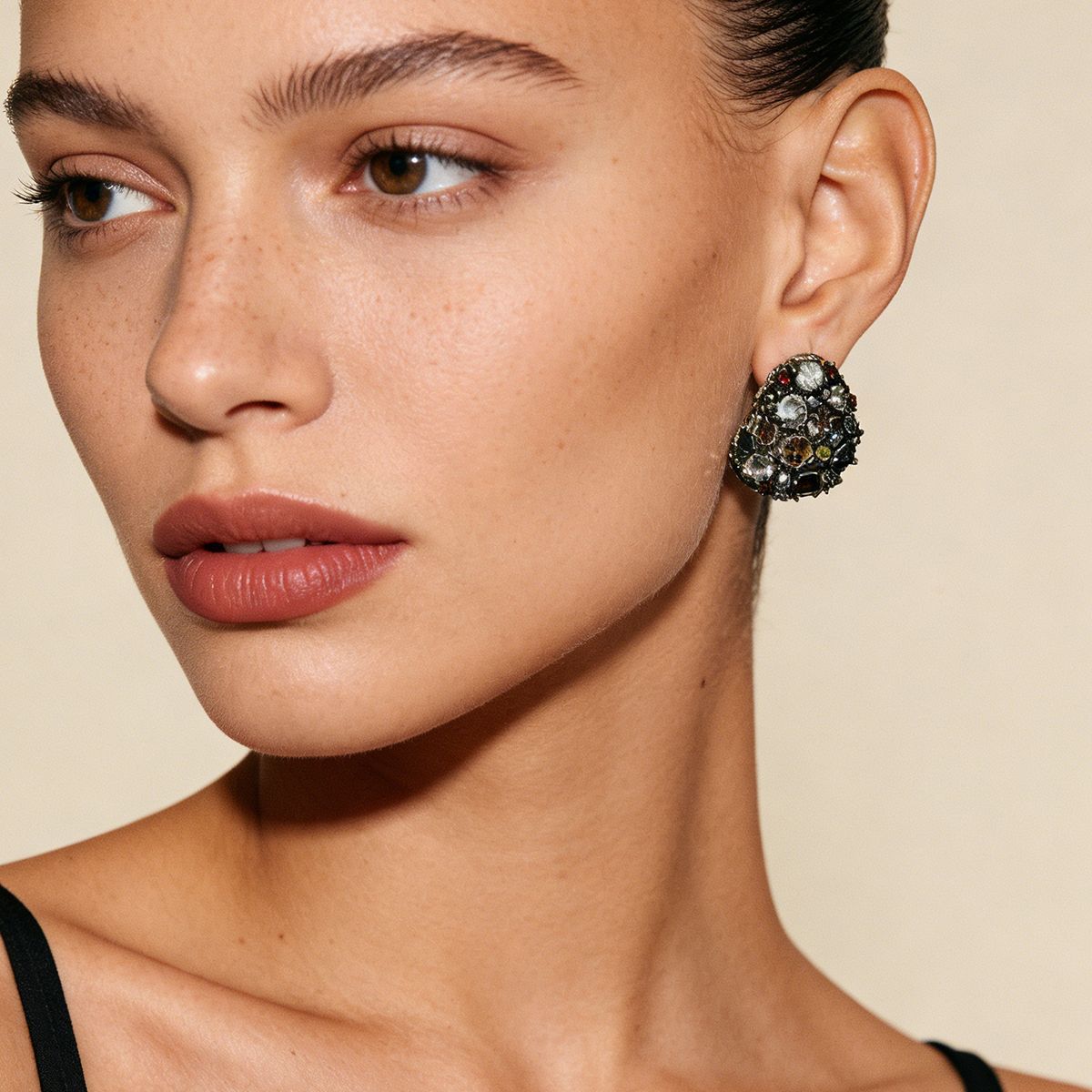 Stylish Geometric Color-Block Full Rhinestone Button Earrings - Elegant Lightweight Luxurious Statement Studs for Every Occasion