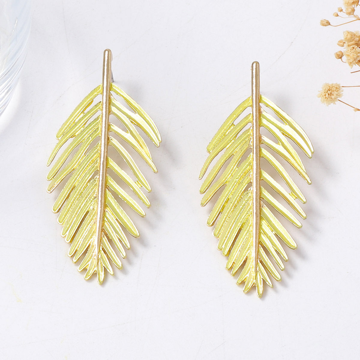Exaggerated Minimalist Alloy Hollow Leaf Stud Earrings – Chic, Versatile Everyday Jewelry for Effortless Style