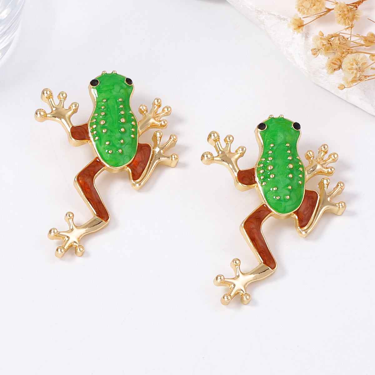 Unique and Creative Cartoon Frog Alloy Drop Earrings – Trendy Green Dangle Earrings for Women – Minimalist Design for Individual Style
