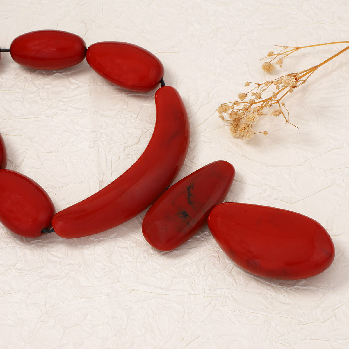 Trendy Statement Geometric Resin Long Pendant Necklace for Women - Versatile, Casual Accessory for Any Outfit