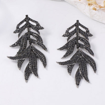 Elegant Vintage-Inspired Hollow Leaf Design Earrings with Sparkling Rhinestones – Chic Alloy Drop Earrings for Women