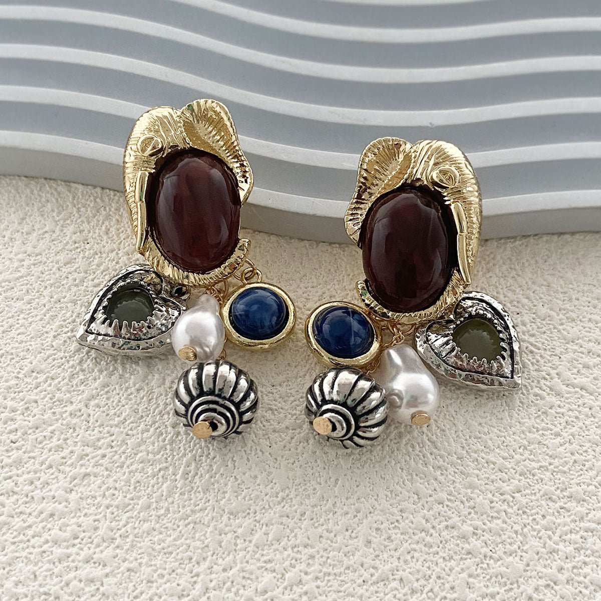 Stylish Vintage-Inspired High-End Animal Metal Pendant Earrings with Faux Pearl and Gemstone Accents – Unique and Versatile Statement Jewelry