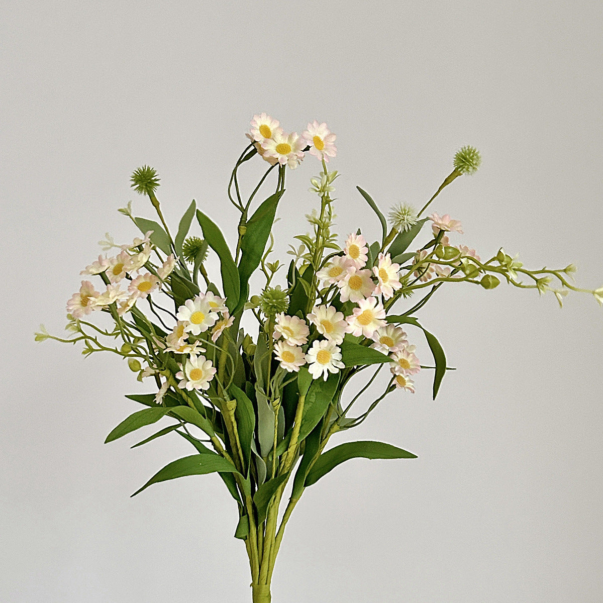 Autumn-Inspired Artificial Chamomile Flower Bouquet - Vibrant Faux Daisy Floral Arrangement for Home Decoration, Table Centerpieces, and Photography Props