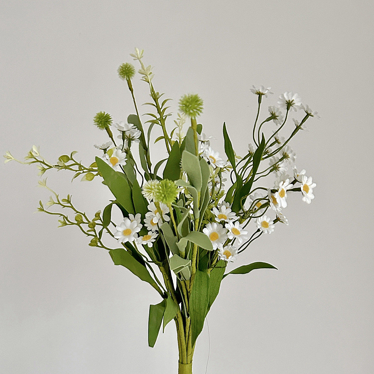 Autumn-Inspired Artificial Chamomile Flower Bouquet - Vibrant Faux Daisy Floral Arrangement for Home Decoration, Table Centerpieces, and Photography Props