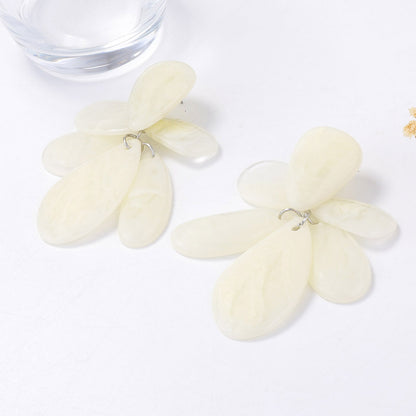 Chic and Elegant Irregular Geometric White Resin Drop Earrings for Women – Lightweight, Luxurious Style Perfect for Any Occasion