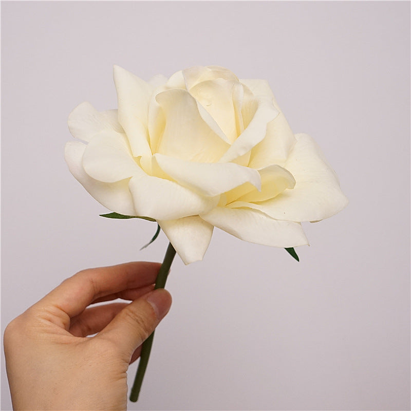 High-Quality Touch and Moisture-Resistant Short-Stem Rose Flowers for Wedding Decor and Home Decoration - Elegant Floral Props for Weddings and Special Events