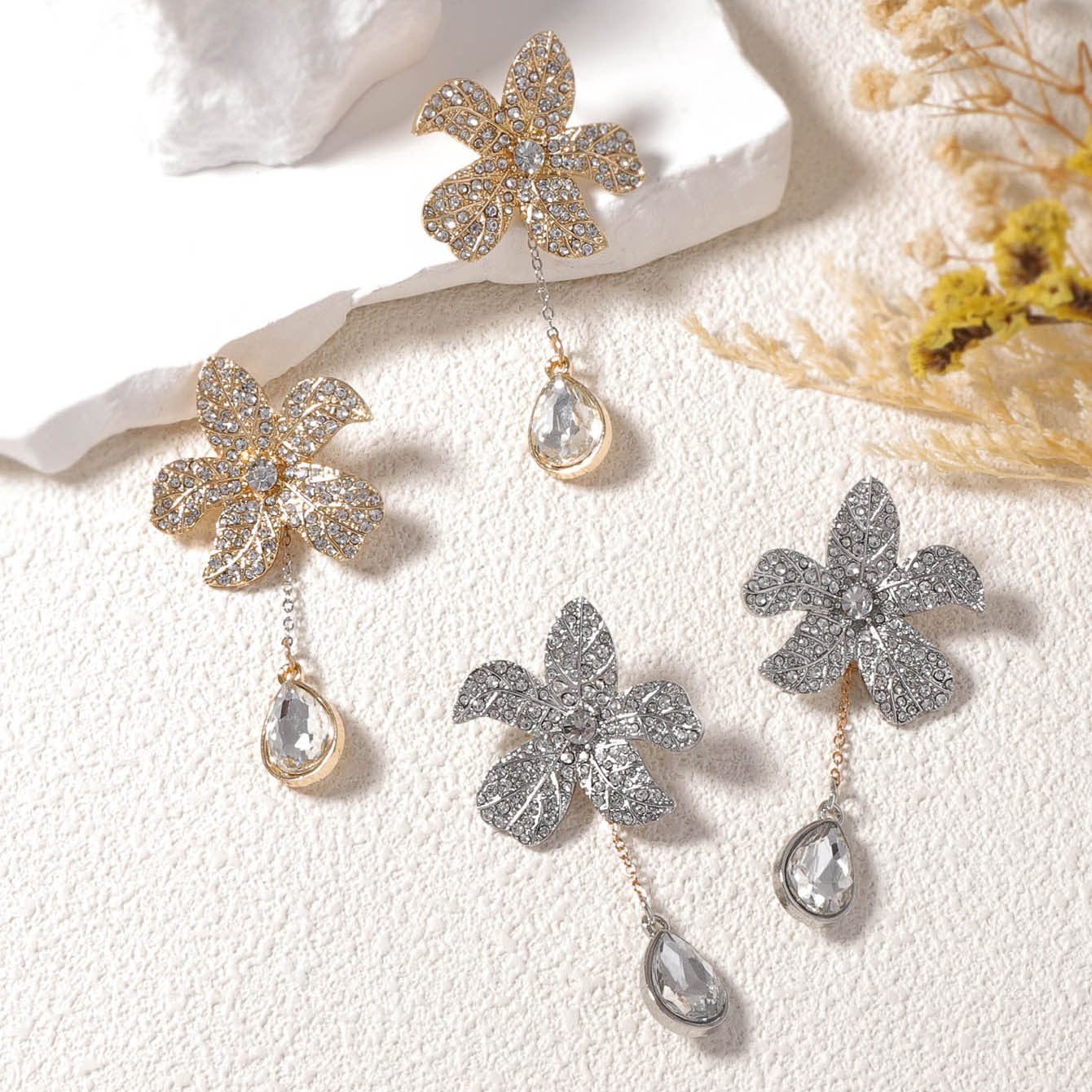 Elegant Vintage-Inspired Drop Earrings for Women with Sparkling Flower Design – Versatile Statement Pieces for Everyday Wear