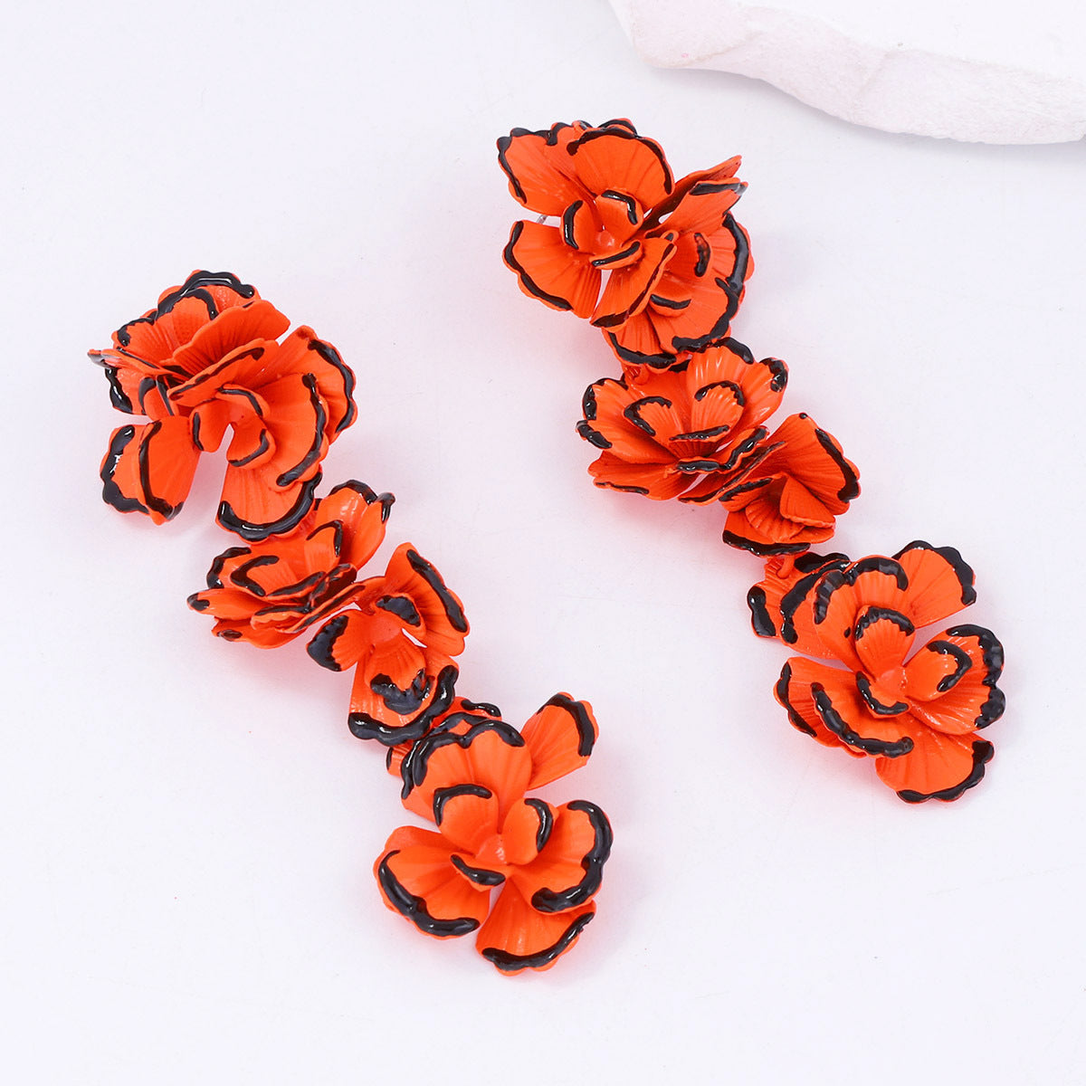 Chic Bohemian Elegance: Two-Toned Metal Floral Pendant Earrings for Everyday Luxury - Versatile and Stylish Jewelry for Women