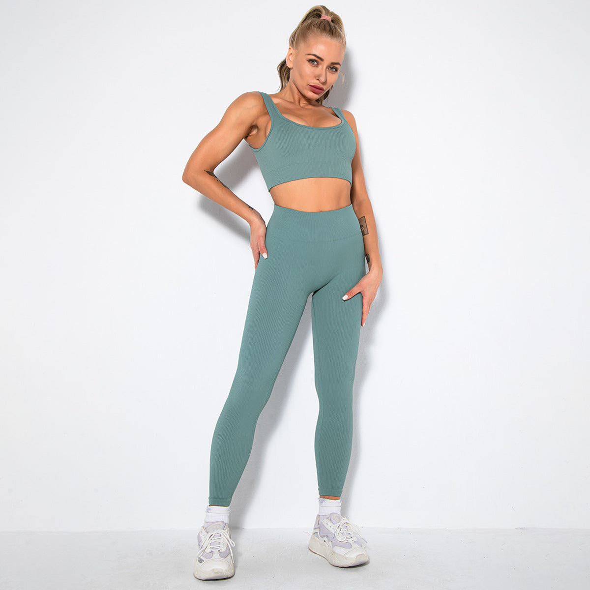 Seamless Sports Bra and Leggings Set Women s Fitted Yoga Outfit for Comfort and Style