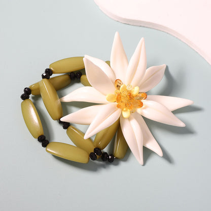 Stylish Oversized White Resin Flower Pendant Stackable Bracelet – Unique Layered Design for a Chic Statement