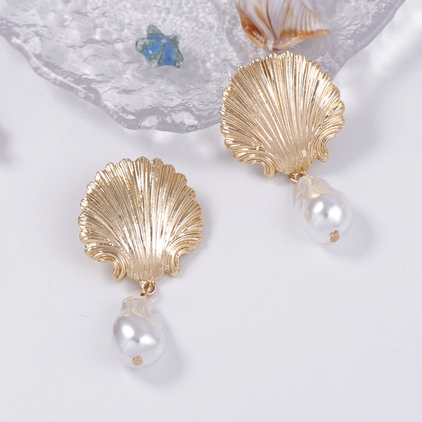 Chic Minimalist Alloy Shell Pearl Pendant Earrings - Elegant Ocean-Inspired Jewelry for Beach and Vacation Wear
