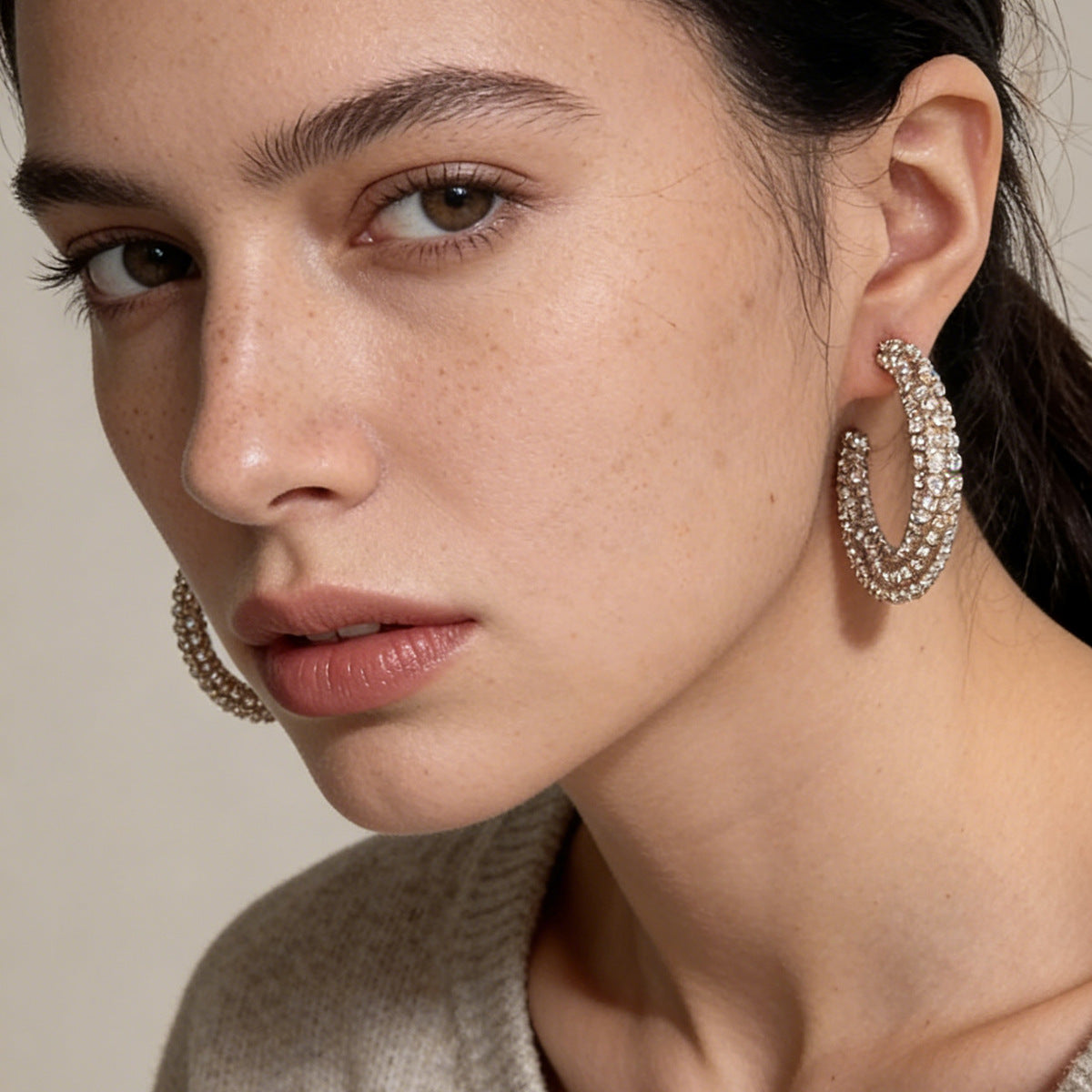Elegant and Luxurious Geometric-Cut Curve Design C-Shape Earrings with Sparkling Rhinestones - Versatile, Dazzling Ear Accessories for Any Occasion