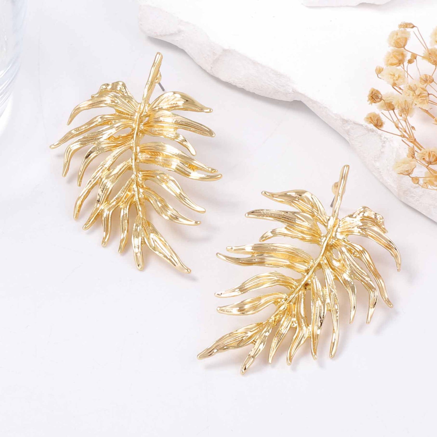Exquisite Lightweight Luxury Unique Creative Alloy Betel Leaf-Inspired Women's Earrings – Versatile Everyday Accessory for Effortless Style