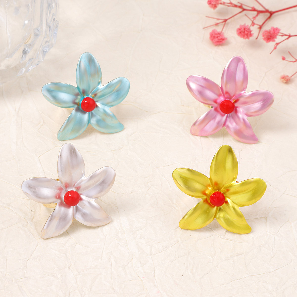 Chic and Fresh Exaggerated Floral Spray Paint Ring - Versatile Springtime Accessory for Women, Perfect for Commuting and Everyday Style