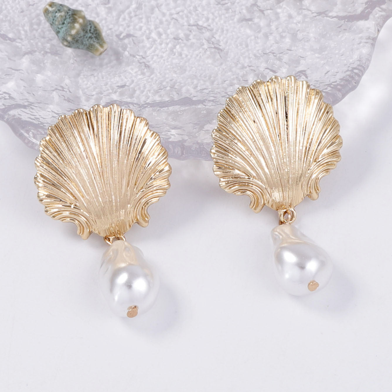 Chic Minimalist Alloy Shell Pearl Pendant Earrings - Elegant Ocean-Inspired Jewelry for Beach and Vacation Wear
