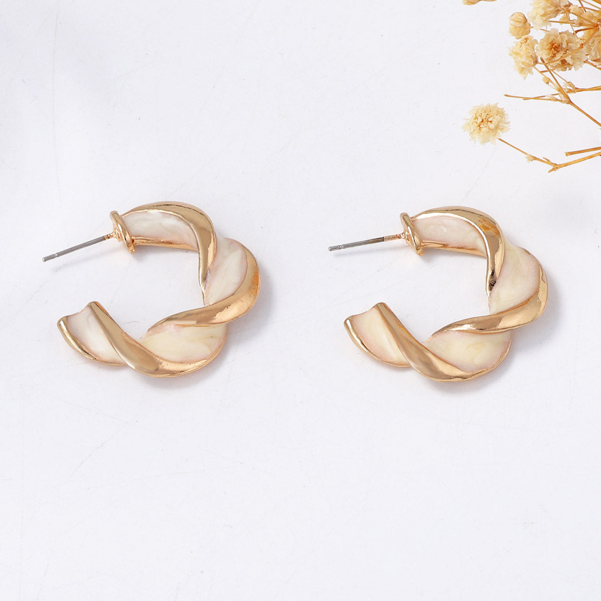 Chic Korean Style Minimalist Fresh & Sweet Geometric C-Shaped Alloy Drip Oil Enamel Twist Earrings for Everyday and Office Wear