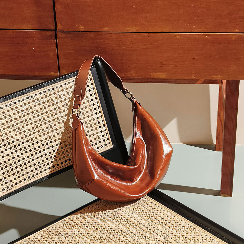 Chic Oversized Hobo Bag for Women Slouchy Tote with Adjustable Crossbody Strap Large Capacity Waxed Cowhide Leather for Commuting