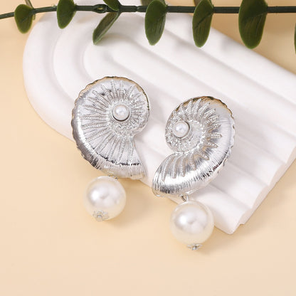 Chic Vintage Beach-Inspired Earrings with Unique Seashell Designs and Pearl Accents – Perfect for Your Next Vacation