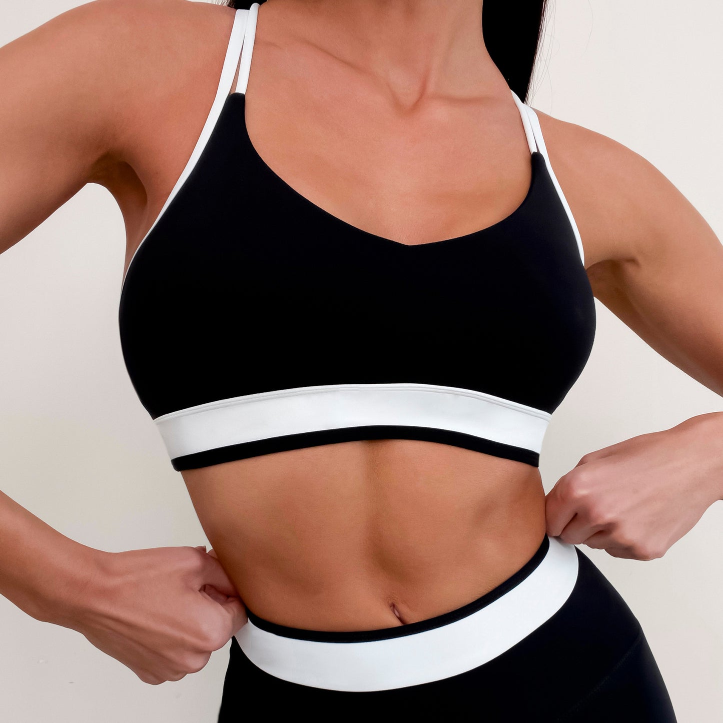 Color Blocked Cross Back Sports Bra and Leggings Set for Comfort in Fitness Running and Pilates