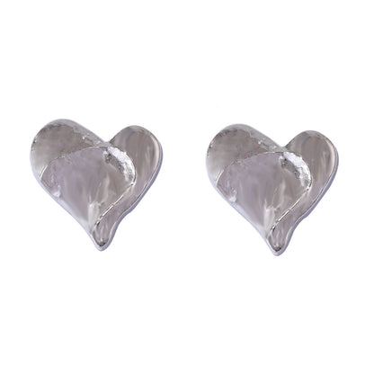 Chic Minimalist Punk-Style Heart-Shaped Alloy Earrings for Women – Versatile Retro Casual Design with Unique Textured Finish