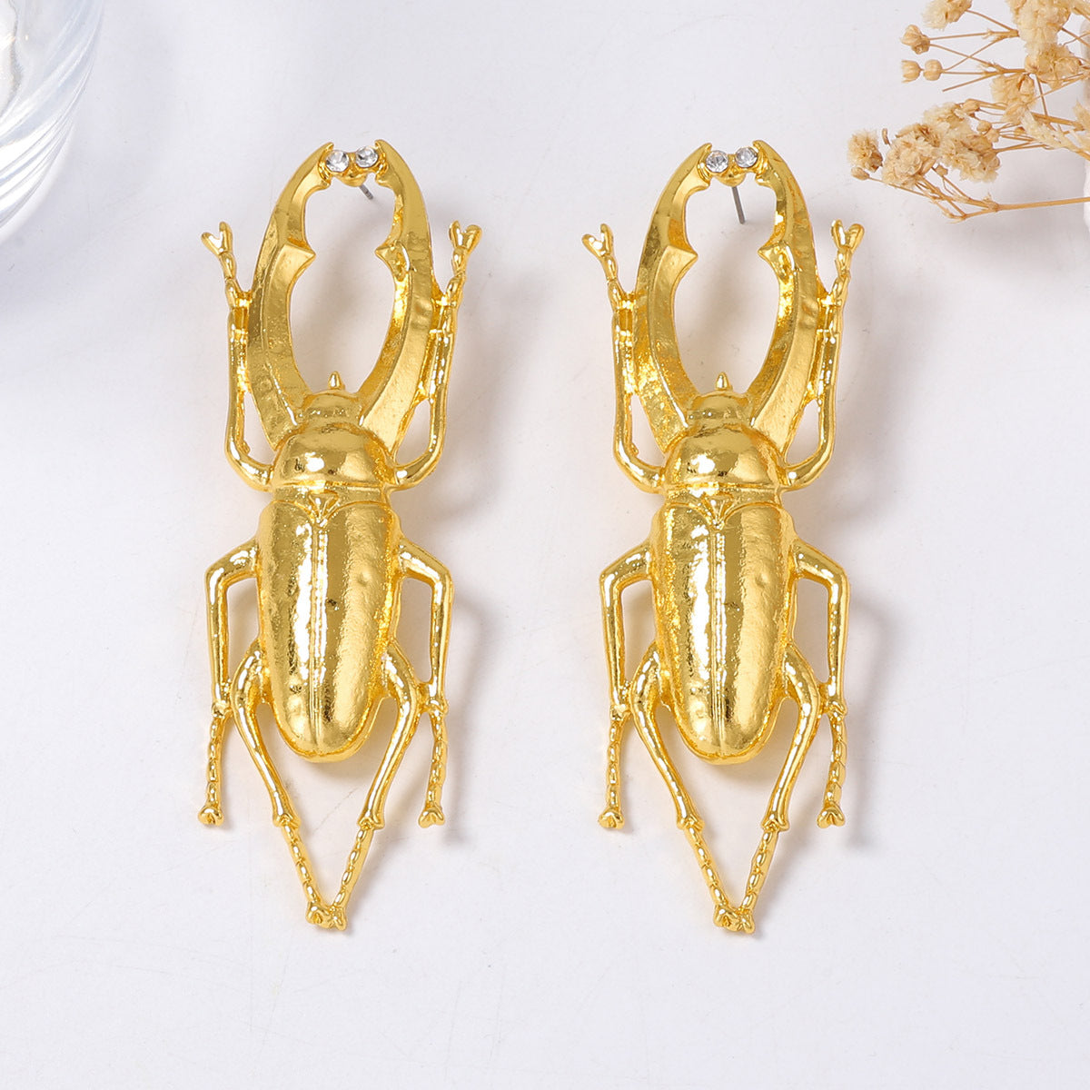 Chic Vintage-Inspired Alloy Beetle Stud Earrings for Women – Bold, Unique Design with High-End Aesthetic Appeal