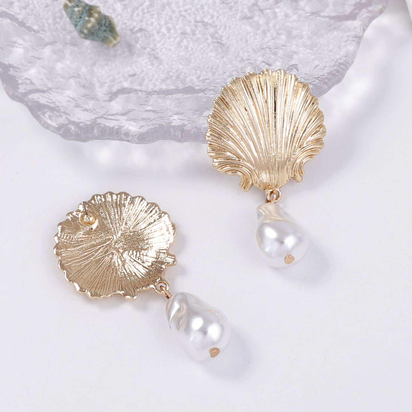 Chic Minimalist Alloy Shell Pearl Pendant Earrings - Elegant Ocean-Inspired Jewelry for Beach and Vacation Wear