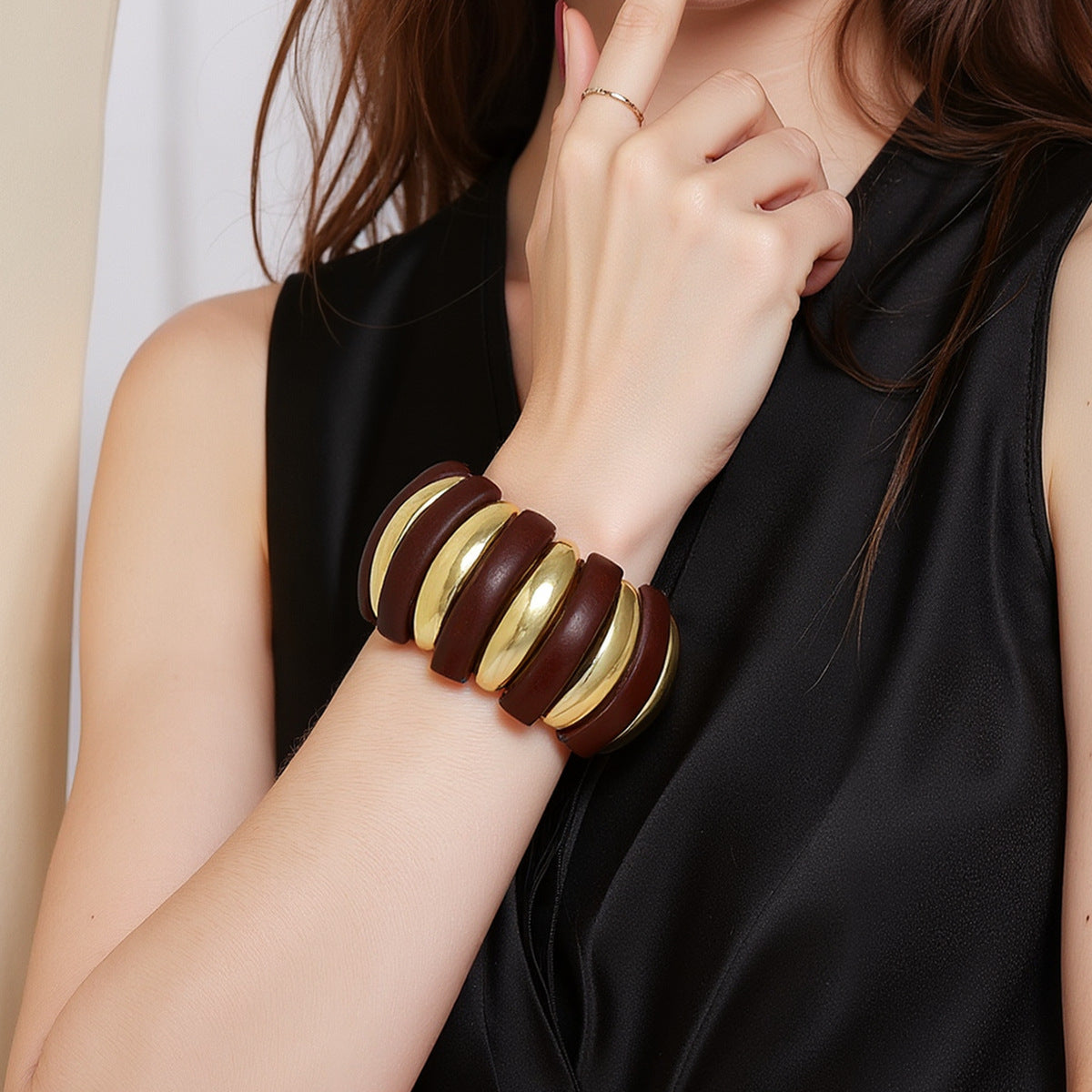Unique Geometric 3D Wooden CCB Interlocking Triangle Pendant Necklace and Bracelet Set – Stylish, Handmade Jewelry for a Modern Look