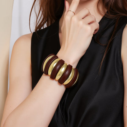 Unique Geometric 3D Wooden CCB Interlocking Triangle Pendant Necklace and Bracelet Set – Stylish, Handmade Jewelry for a Modern Look