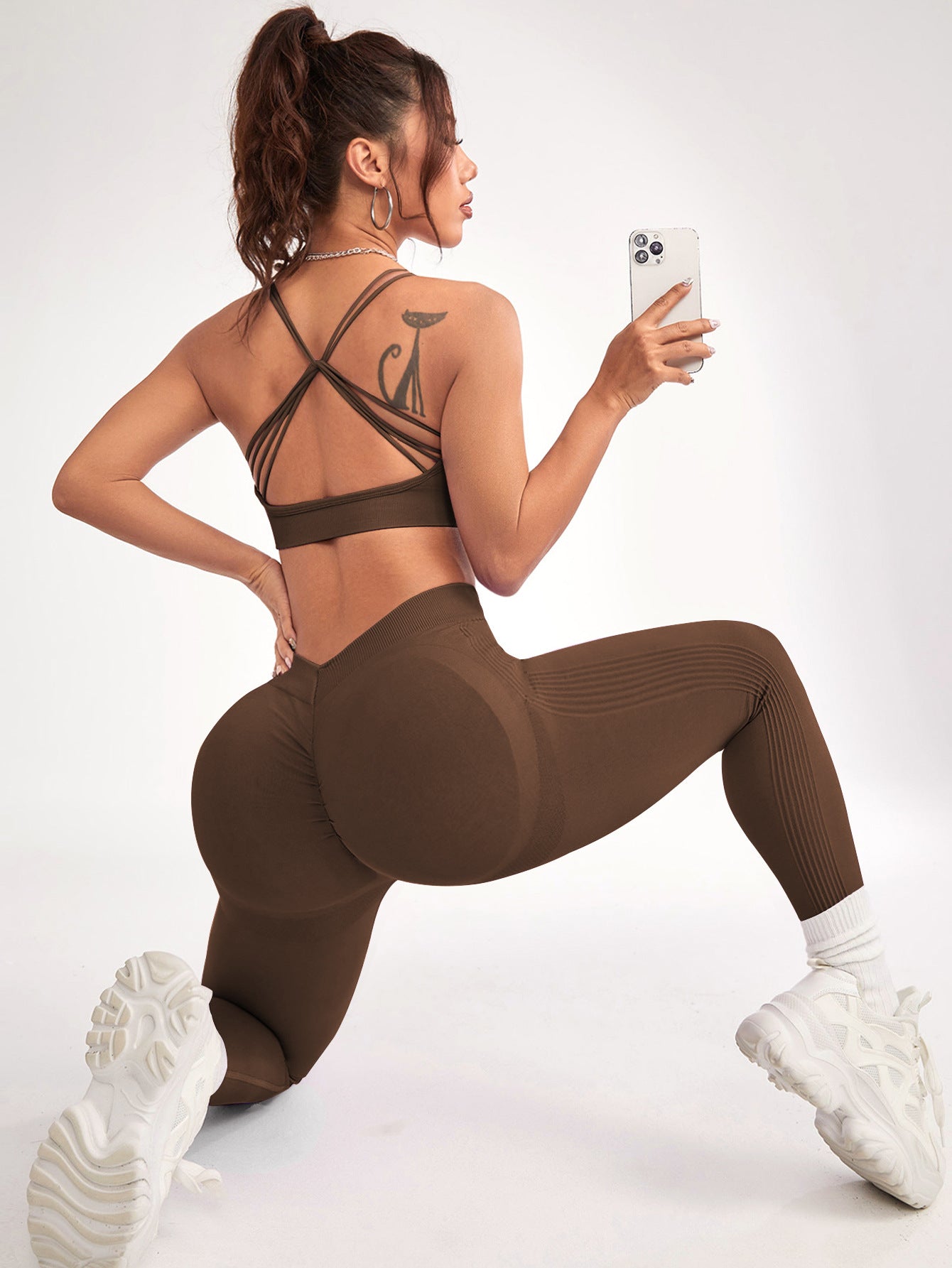 Seamless V Waist Peach Yoga Set for Women High Performance Butt Enhancing Leggings and Sports Bra Combo for Comfort and Style