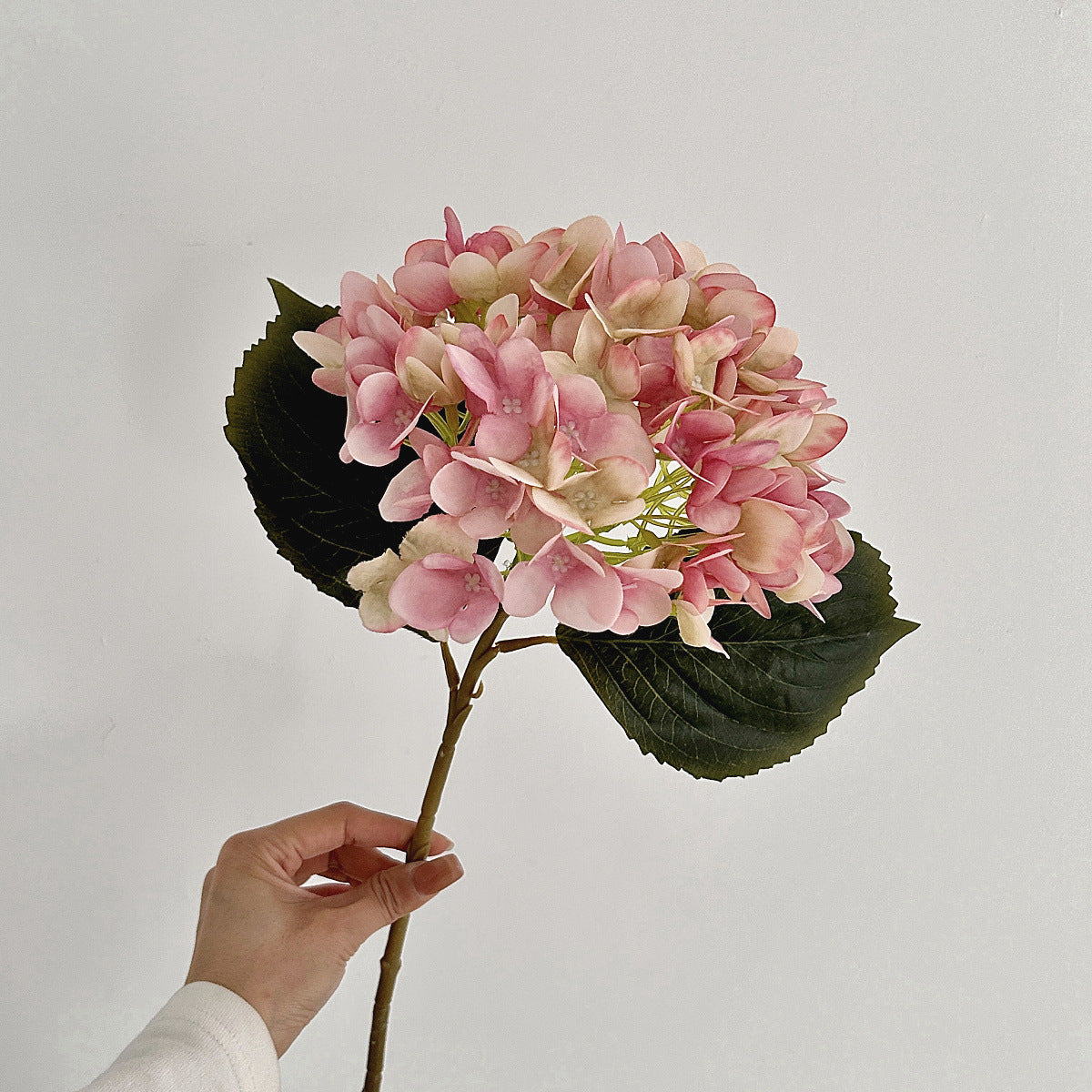 Hydrangea Faux Flower – Realistic Touch, Perfect for Living Room & Dining Table Decor, Elegant Centerpiece for Home & Office