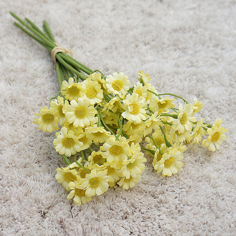 Charming Artificial Chamomile and Daisy Bouquet - Perfect Faux Flowers for Fresh and Inviting Home Décor, Ideal for Dining Tables and Soft Furnishings