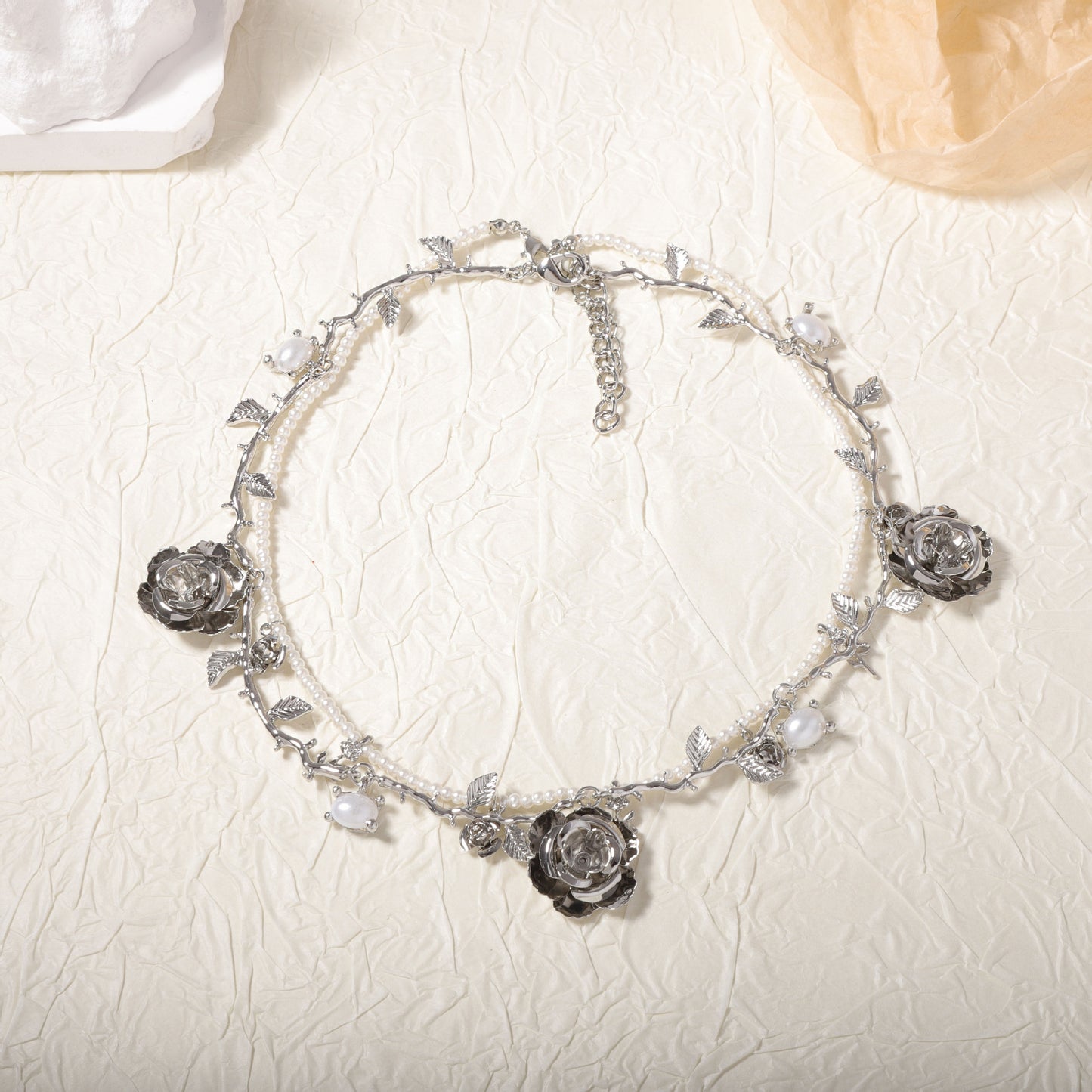 Chic Vintage-Inspired Layered Pearl Rose Flower Necklace - Elegant Multi-Layered Design for Effortless Style