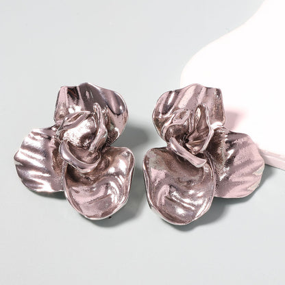 Retro-Inspired Minimalist Floral Stud Earrings for Women – Effortlessly Chic Everyday Essential for Work and Casual Outfits