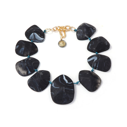 Chic and Unique Geometric Resin Necklace with Bold, Luxurious Design for Effortless Style