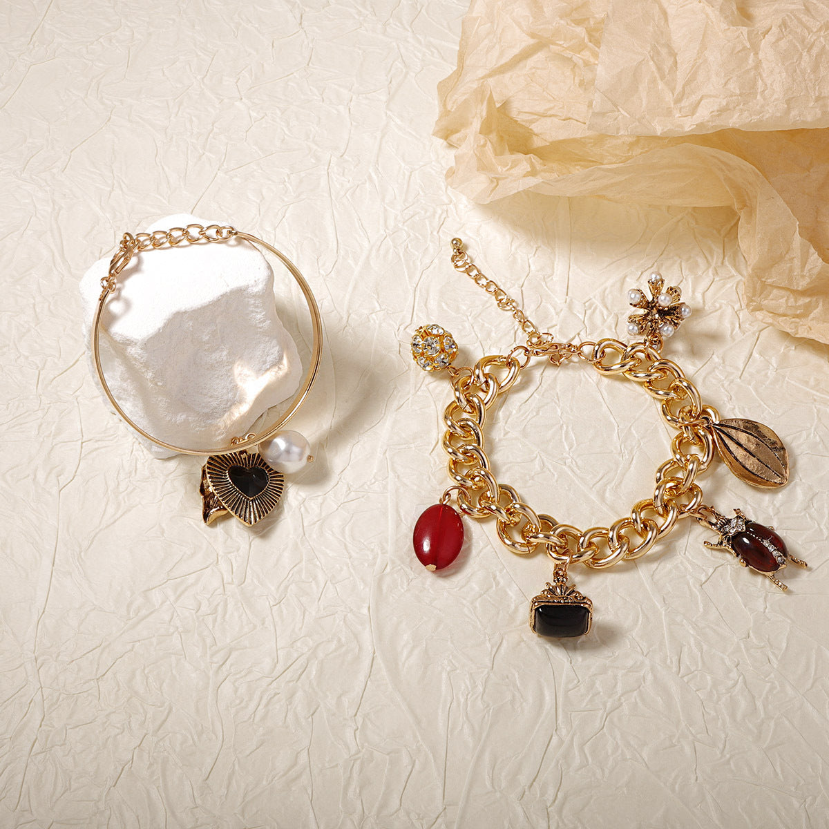 Unique Vintage-Inspired Double Layer Heart and Insect Pendant Chain Bracelet - Versatile Casual Accessory for Any Occasion