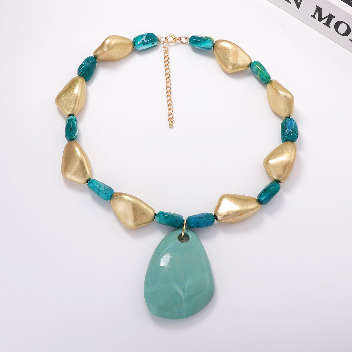 Stylish Irregular Geometric Gradient Pendant Necklace – Versatile Minimalist Design for Fashion-Forward Women